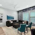 Rooftop Skyline View - Karaoke Stage - 4 Bedroom