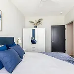 Rooftop Skyline View - Karaoke Stage - 4 Bedroom