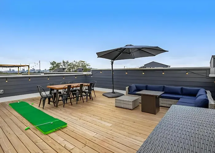 Rooftop Skyline View - Karaoke Stage - 4 Bedroom