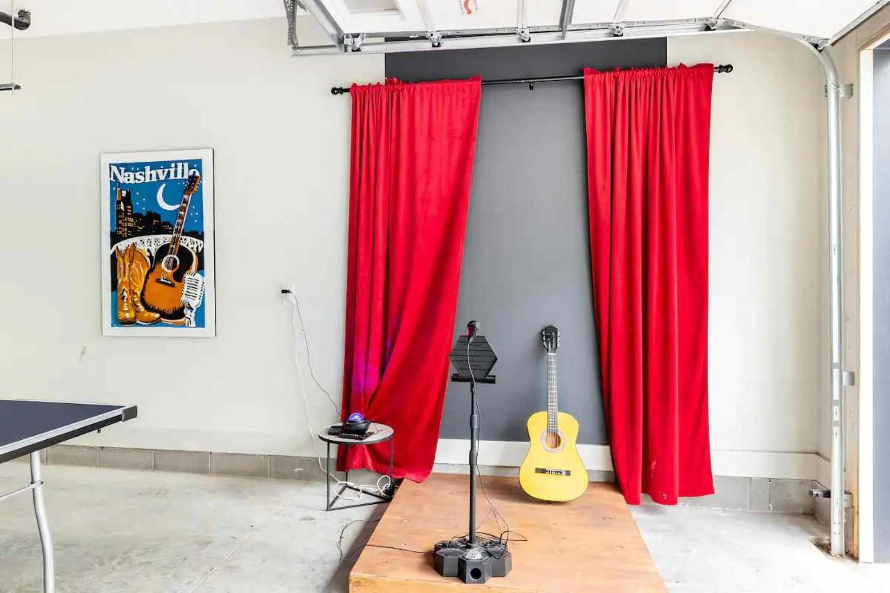 Holiday home Rooftop Skyline View - Karaoke Stage - 4 Bedroom Nashville